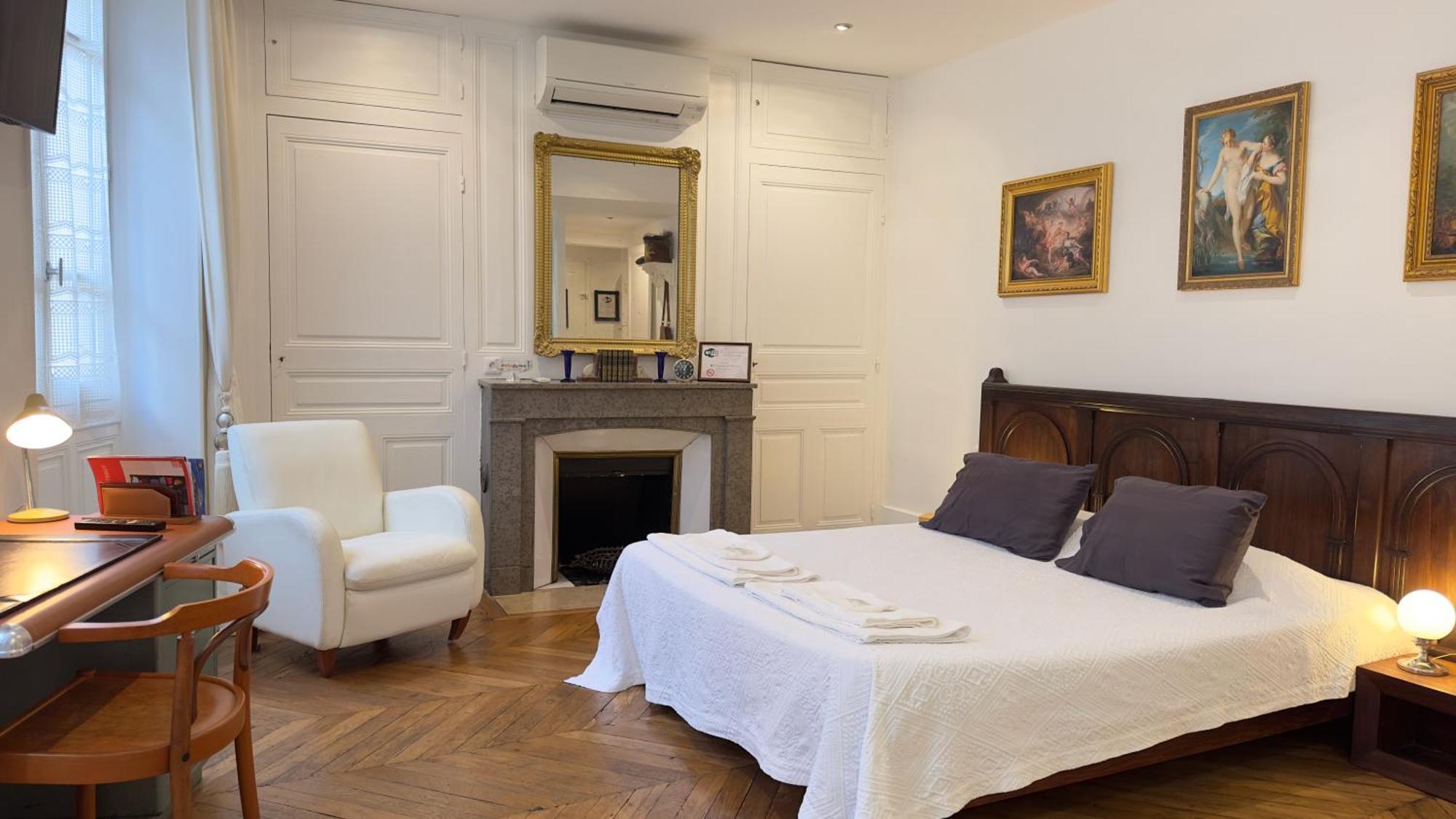 Chambre De Charme Au Coeur Du Vieux Valence - Confort & Calme Ngoại thất bức ảnh
