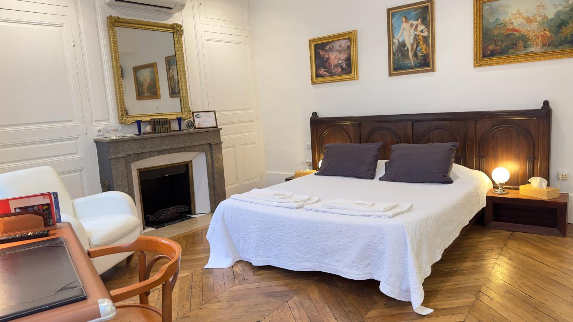 Chambre De Charme Au Coeur Du Vieux Valence - Confort & Calme Ngoại thất bức ảnh