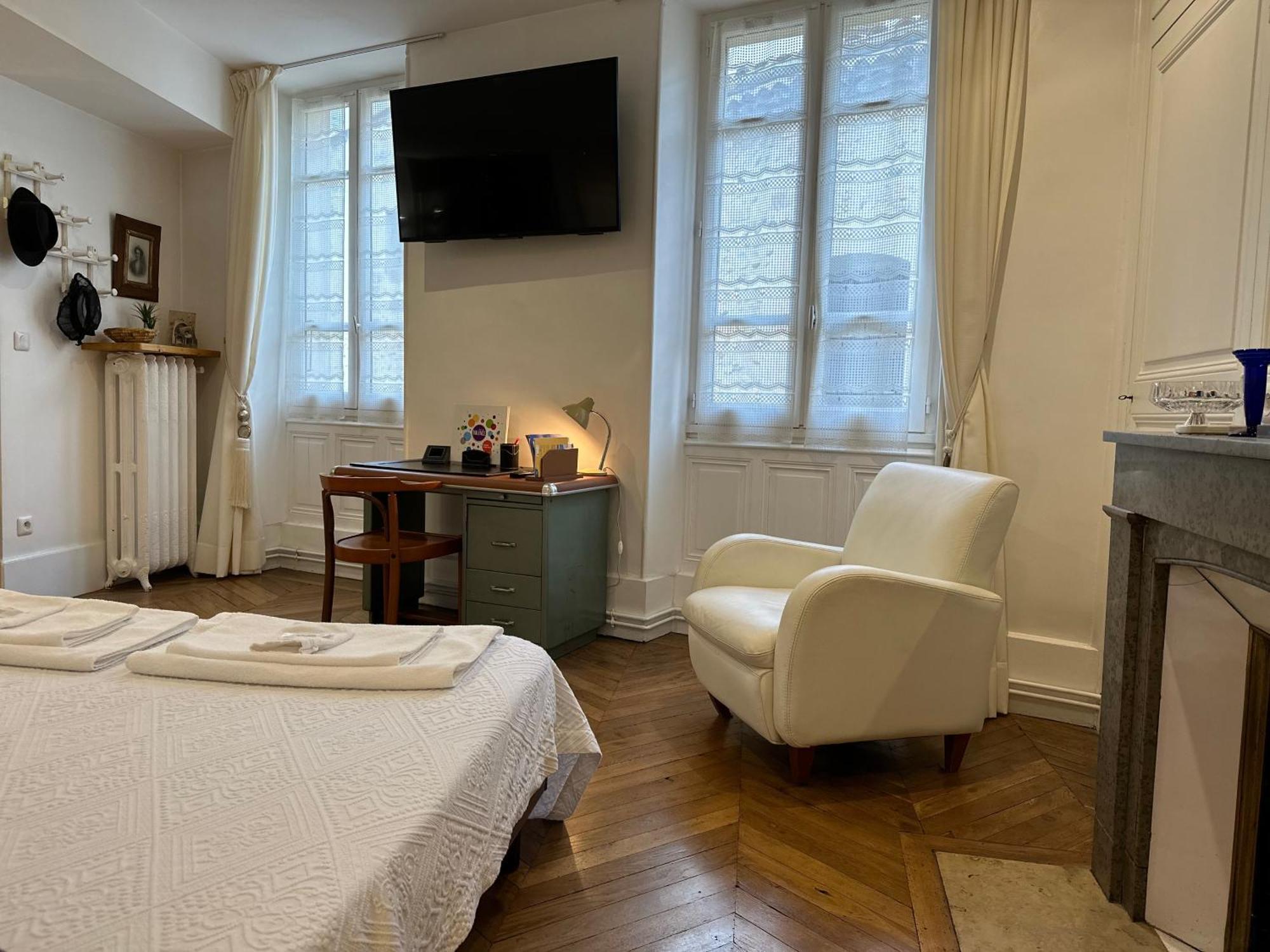 Chambre De Charme Au Coeur Du Vieux Valence - Confort & Calme Ngoại thất bức ảnh